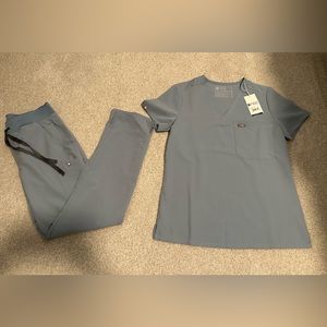 Figs Yola 2.0 pants XS, Caterina top XS, Rafaela top XXS